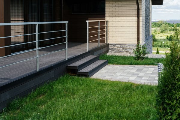 How to Plan a Low-Maintenance Garden That Thrives in the UK Climate?